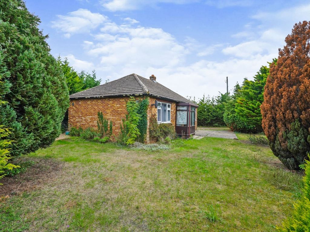 Land for sale in Milestone Road, Carterton OX18 Zoopla