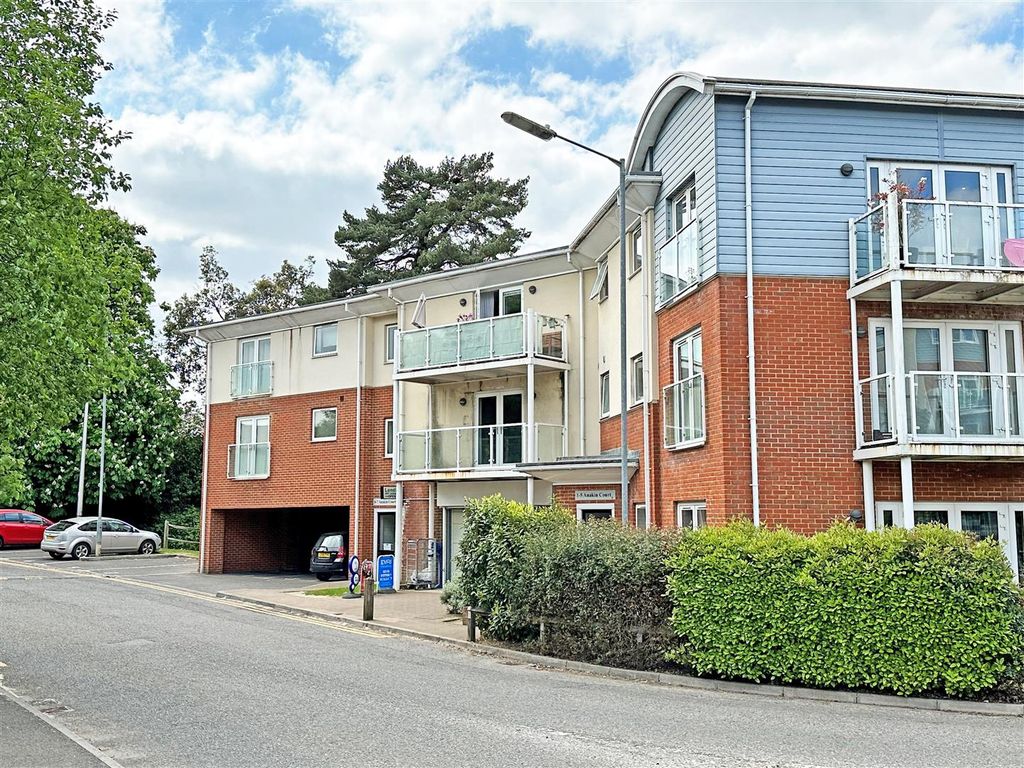 2 bed flat for sale in St. Annes Drive, Redhill RH1 Zoopla
