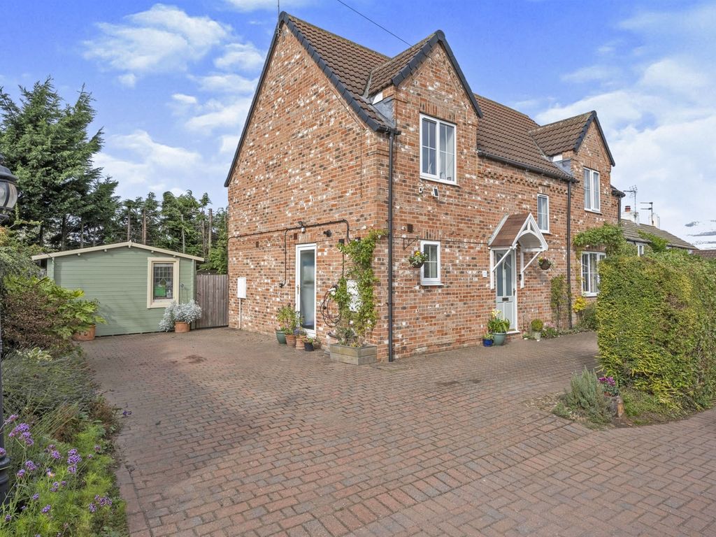 4 bed detached house for sale in Main Street, Auckley, Doncaster DN9