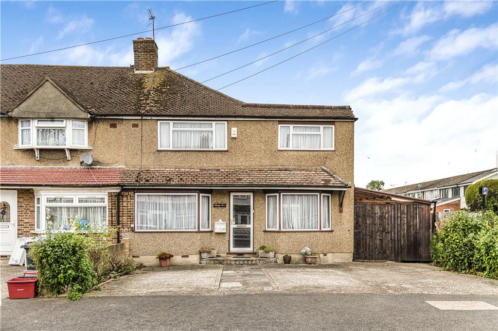 4 bed end terrace house for sale in Riverdale Road, Hanworth, Feltham
