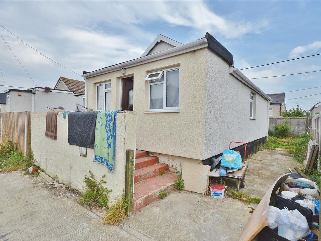 2 bed detached bungalow for sale in Austin Avenue, Jaywick, ClactonOn