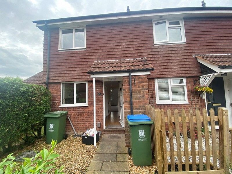 2 bed terraced house to rent in Barlow Close, Fareham PO14, £1,250 pcm