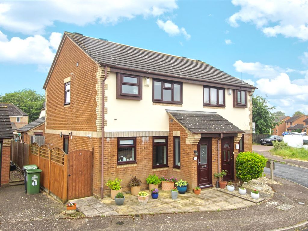 3 bed semidetached house for sale in Cassandra Gate, Cheshunt, Waltham