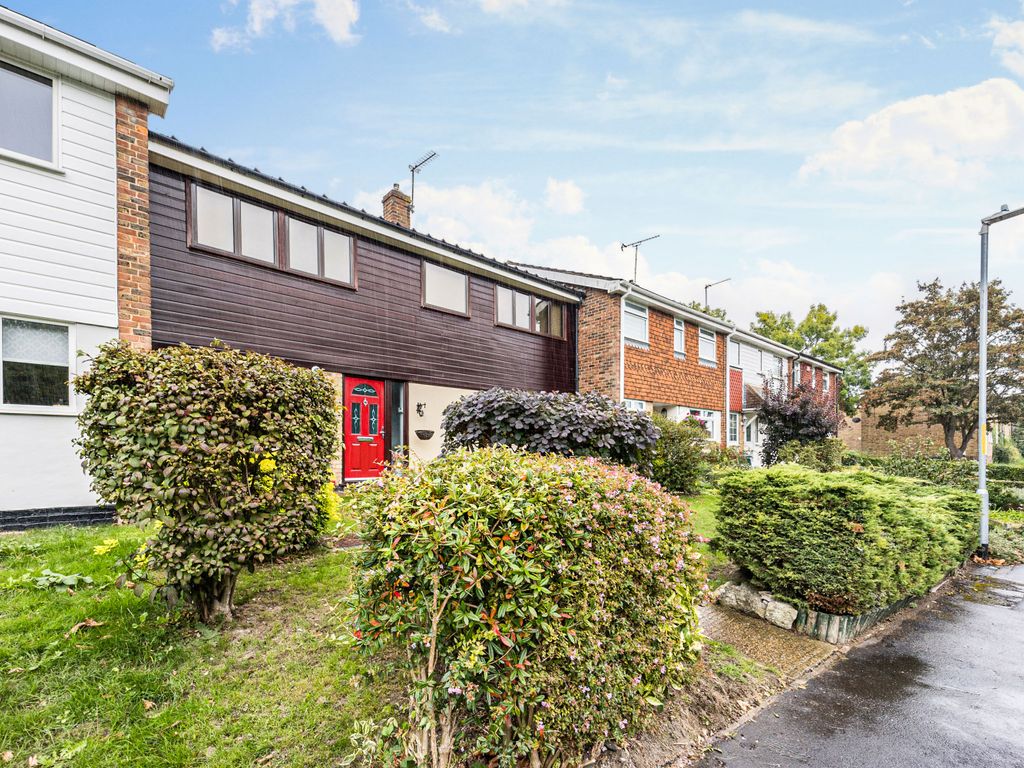 4 bed terraced house for sale in Paddock Close, South Darenth, Dartford