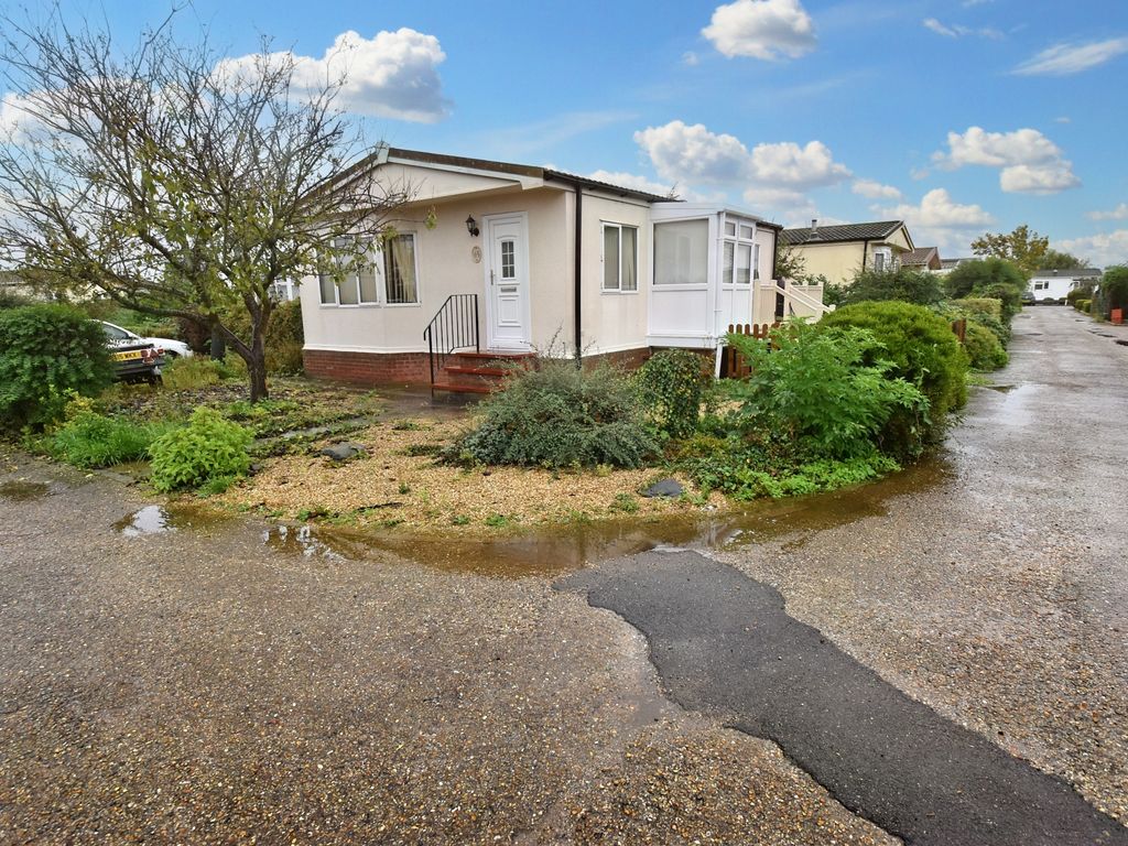 2 bed mobile/park home for sale in Beacon Park Home Village, Skegness