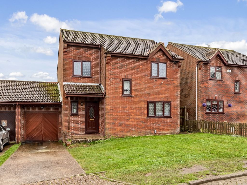 4 bed detached house for sale in Fairfax Close, Folkestone CT20, £