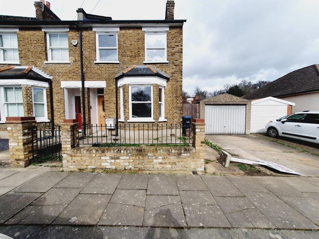 4 bed property to rent in Cedar Park Road, Enfield EN2 Zoopla