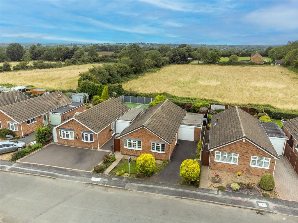 2 bed detached bungalow for sale in Sutton Close, Hinckley LE10 Zoopla