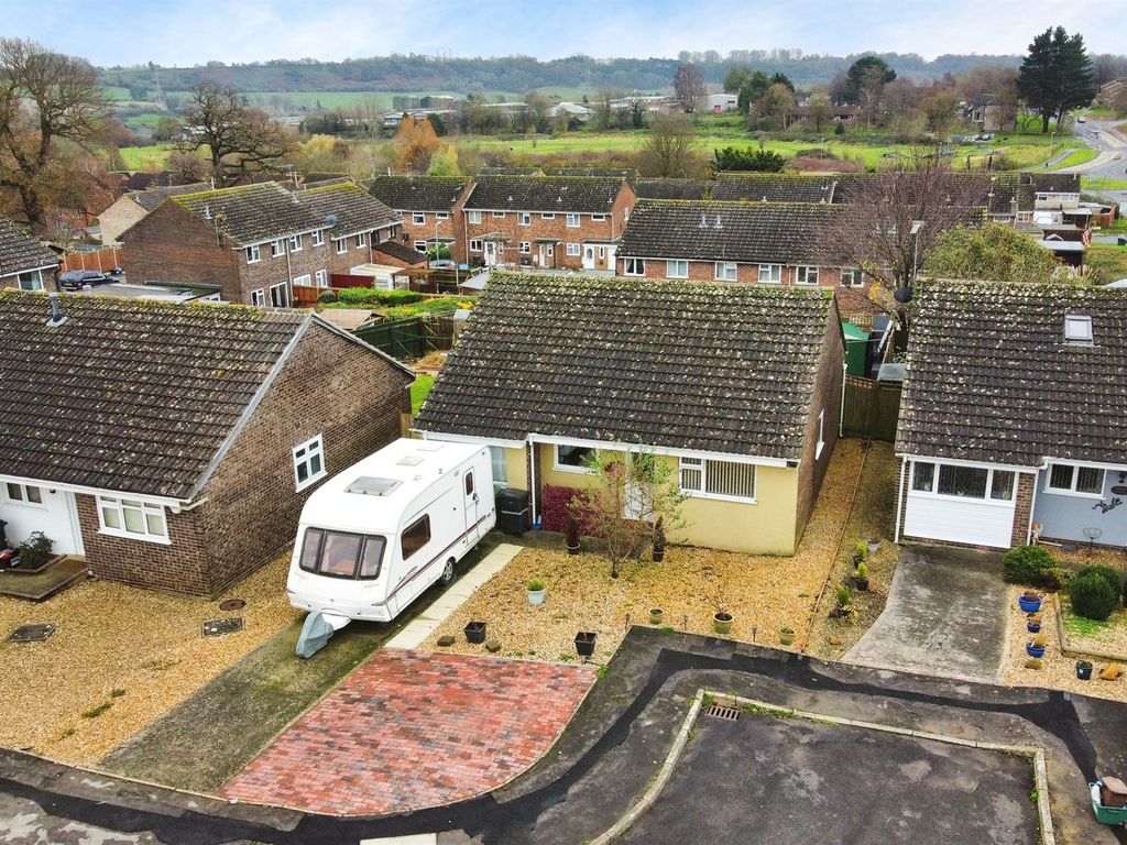 3 bed detached bungalow for sale in Wilton Road, Yeovil BA21, £250,000