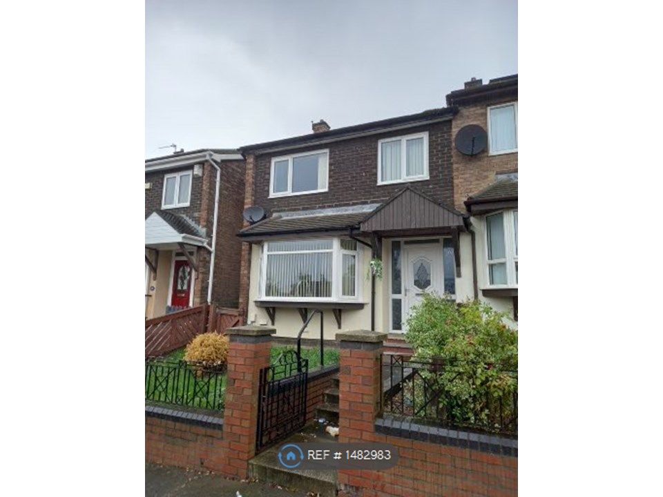 3 bed semidetached house to rent in Bradford Avenue, Sunderland SR5