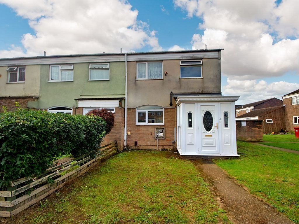 3 bed end terrace house for sale in Teesdale Road, Slough SL2, £340,000