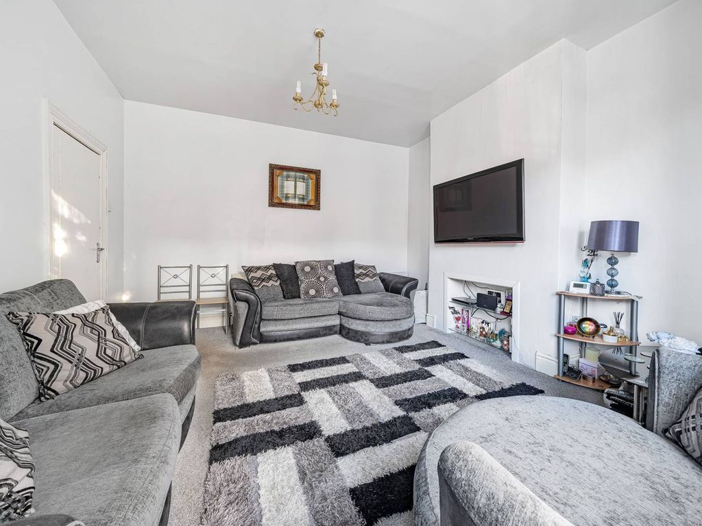 3 bed terraced house for sale in Charlbury Gardens, Ilford IG3, £