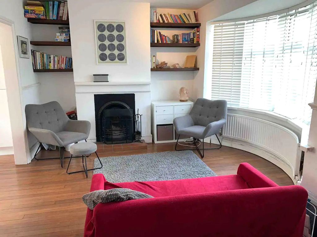 4 bed terraced house to rent in Sarsfield Road, Perivale UB6, £2,400