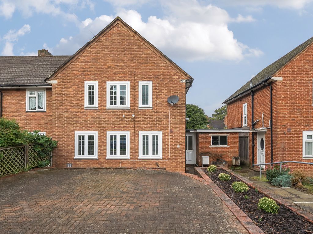 3 bed end terrace house for sale in Laburnum Way, Bromley BR2, £550,000 Zoopla