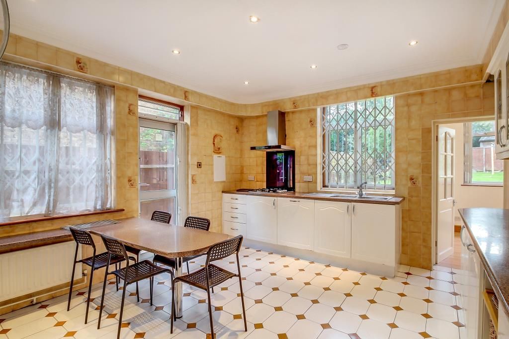 6 bed detached house to rent in Garrick Drive, London NW4, £3,900 pcm