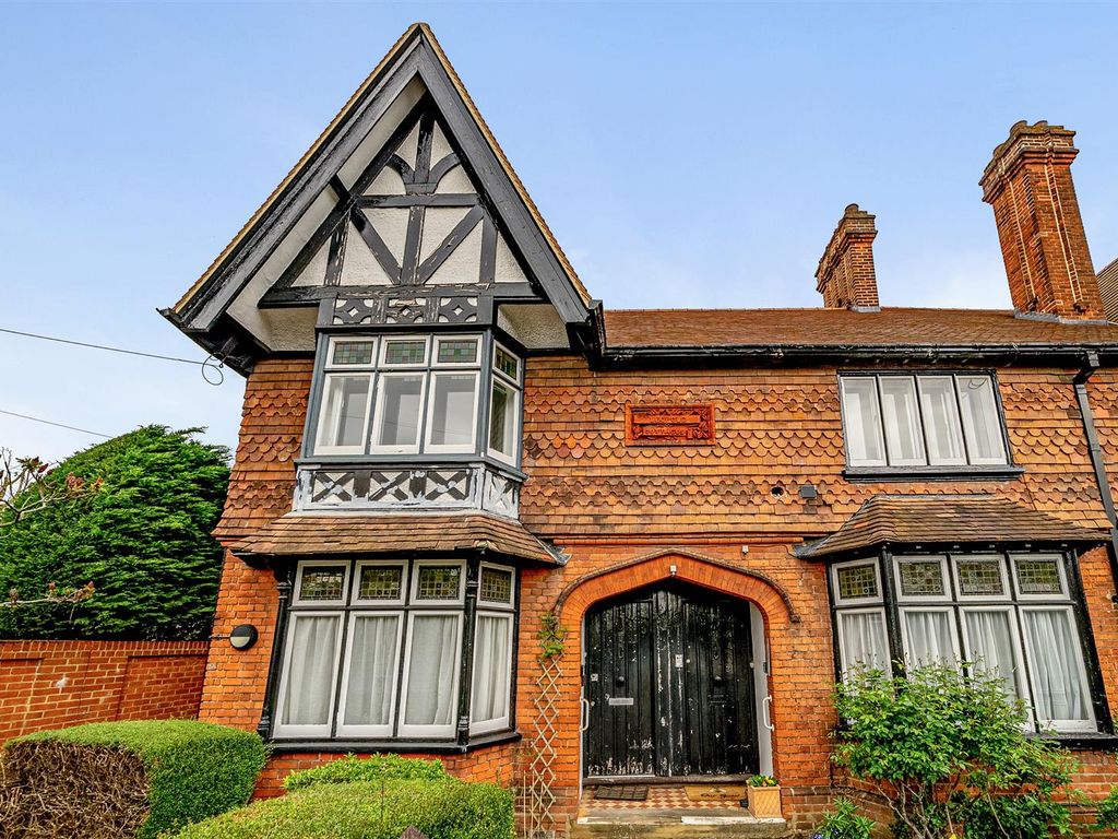 1 bed property to rent in The Tapastries, Straight Road, Old Windsor