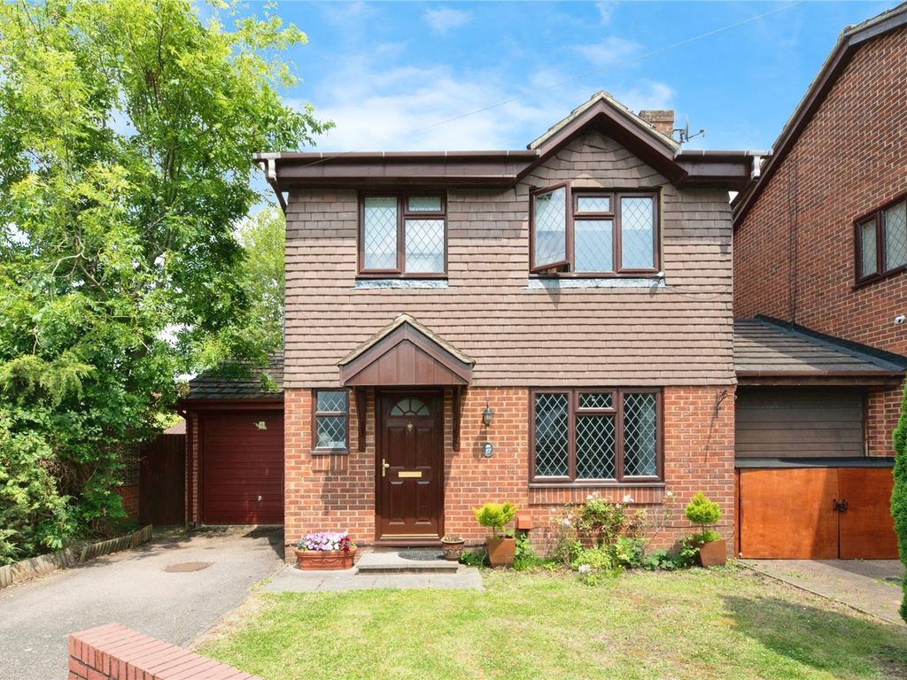 3 bed detached house for sale in Ellingham Road, Chessington KT9, £