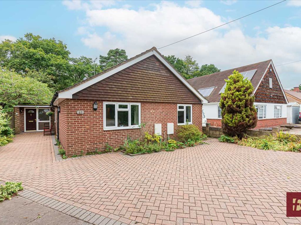 3 bed detached bungalow for sale in New Wokingham Road, Crowthorne RG45