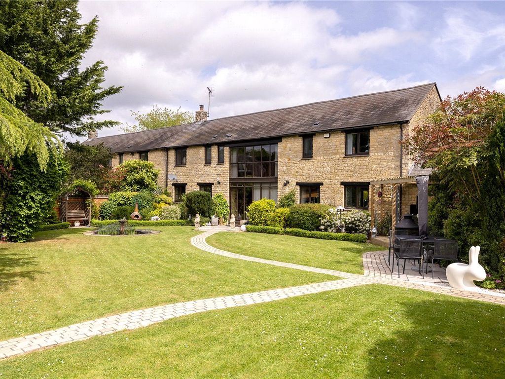 5 bed semidetached house for sale in Halse Road, Brackley