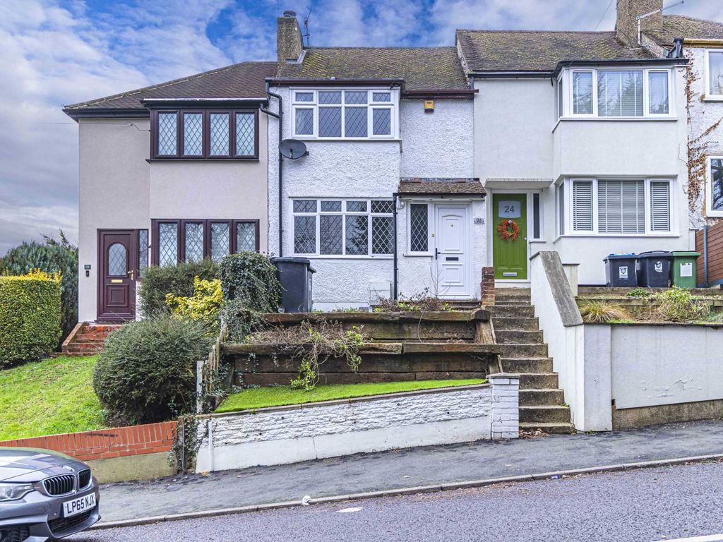 2 bed terraced house to rent in Glenview Road, Hemel Hempstead HP1, £