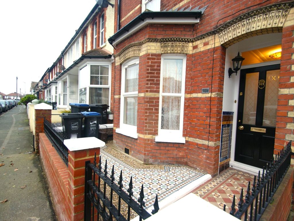 3 bed terraced house to rent in Glencoe Road, Margate CT9, £1,300 pcm