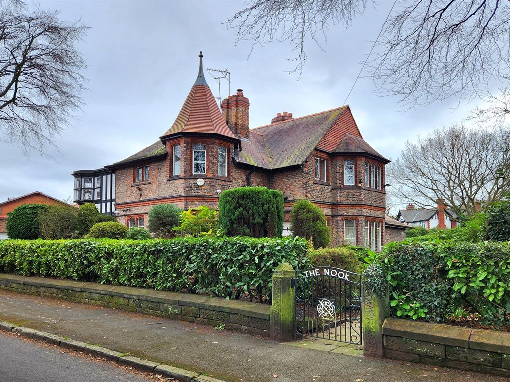 6 bed detached house for sale in Balmoral Road, Grappenhall, Warrington