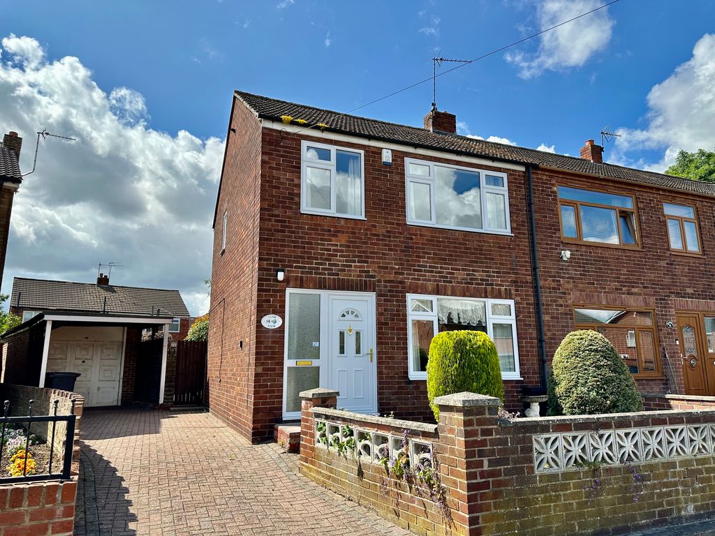 3 bed end terrace house for sale in Finkle Street, Stainforth