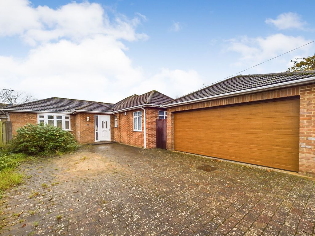 3 bed detached bungalow for sale in Green End Road, Sawtry