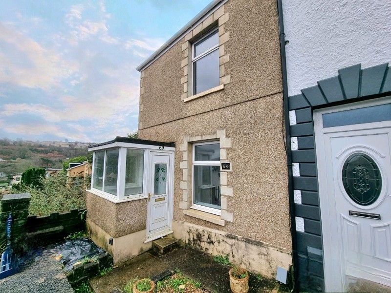 2 bed end terrace house for sale in Pentregethin Road, Cwmbwrla