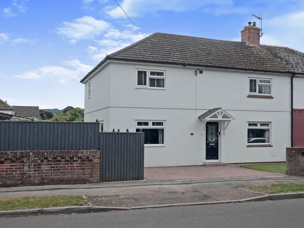 Rolls Avenue, Monmouth NP25