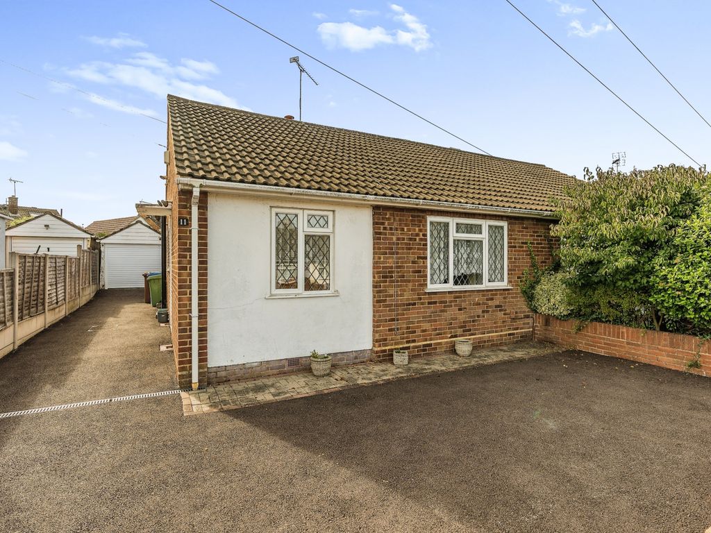 2 bed bungalow for sale in Gadby Road, Sittingbourne, Kent ME10, £