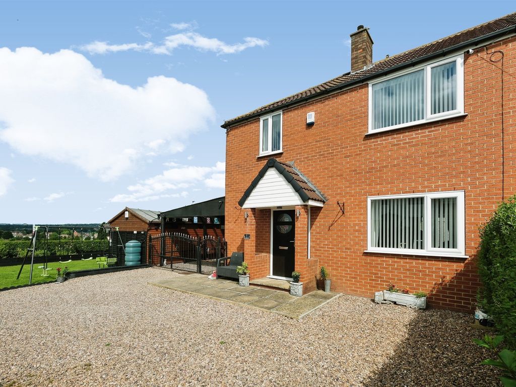 3 bed semidetached house for sale in Ramshead Approach, Seacroft