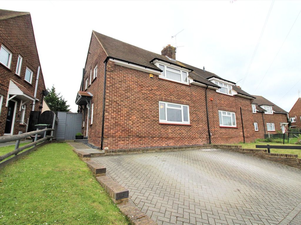 3 bed semidetached house for sale in St. Crescent, Gravesend