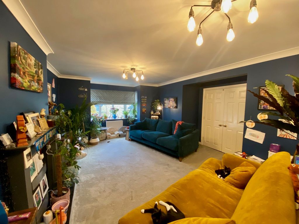 6 bed detached house for sale in Thorneycroft Road, East Morton