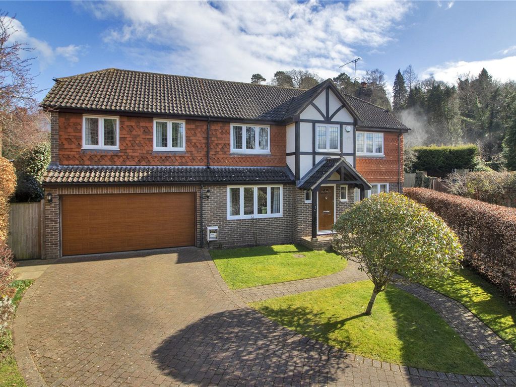 4 bed detached house for sale in Charterhouse Drive, Sevenoaks, Kent