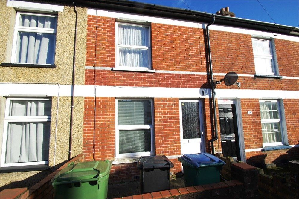 2 bed terraced house to rent in Fearnley Street, Watford WD18, £1,600