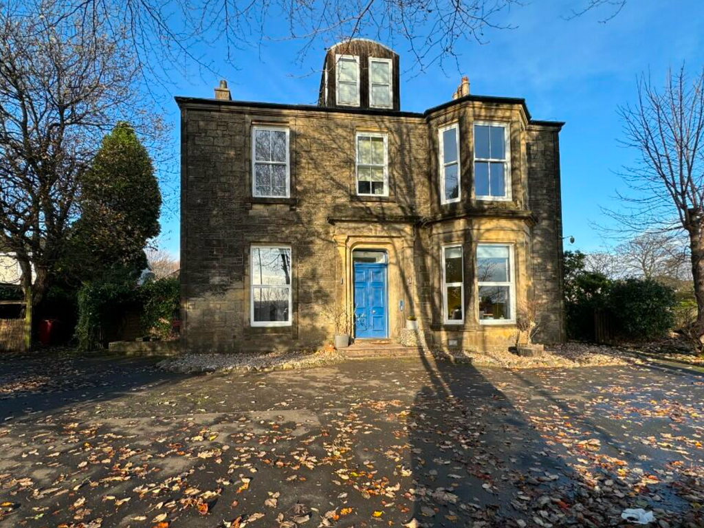 2 bed flat for sale in Larbert Road, Bonnybridge FK4, £160,000 Zoopla