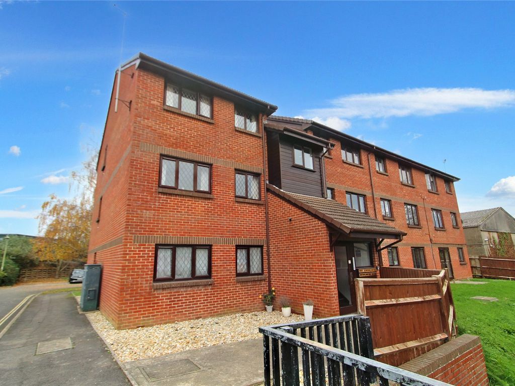 2 bed flat to rent in Drum Mead, Petersfield, Hampshire GU32 Zoopla