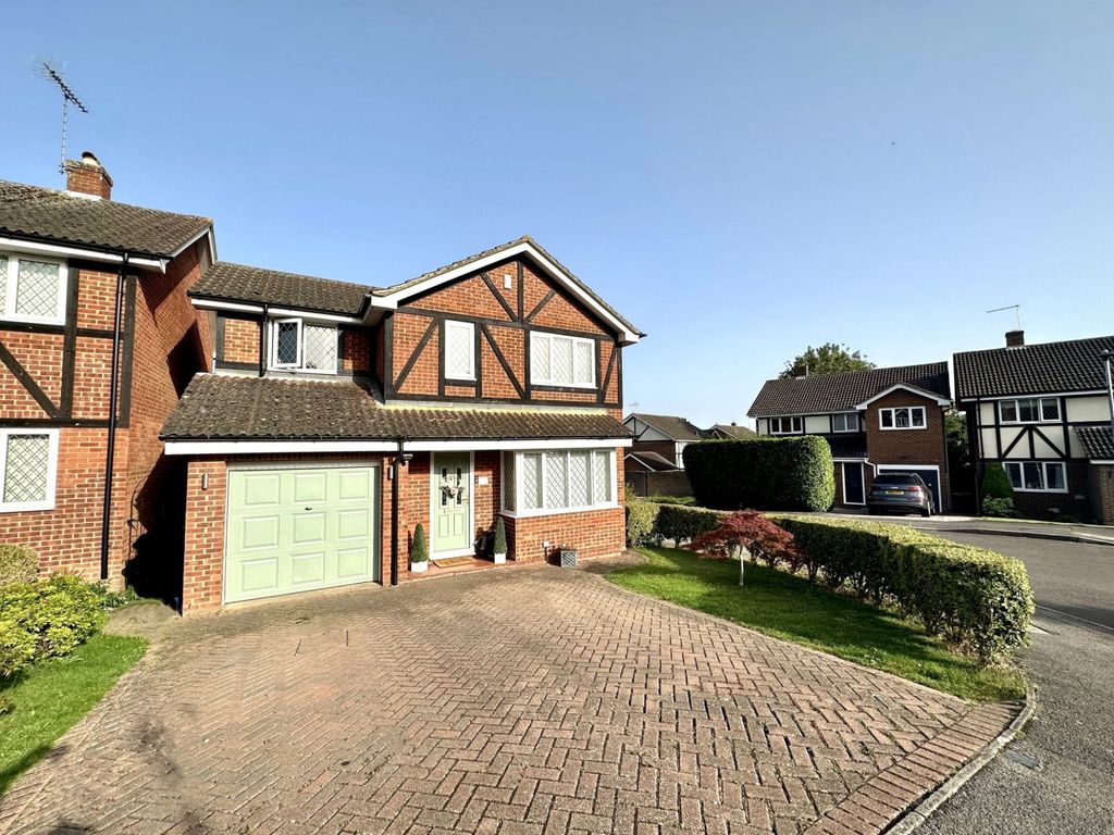4 bed detached house for sale in Farley Copse, Bracknell, Berkshire