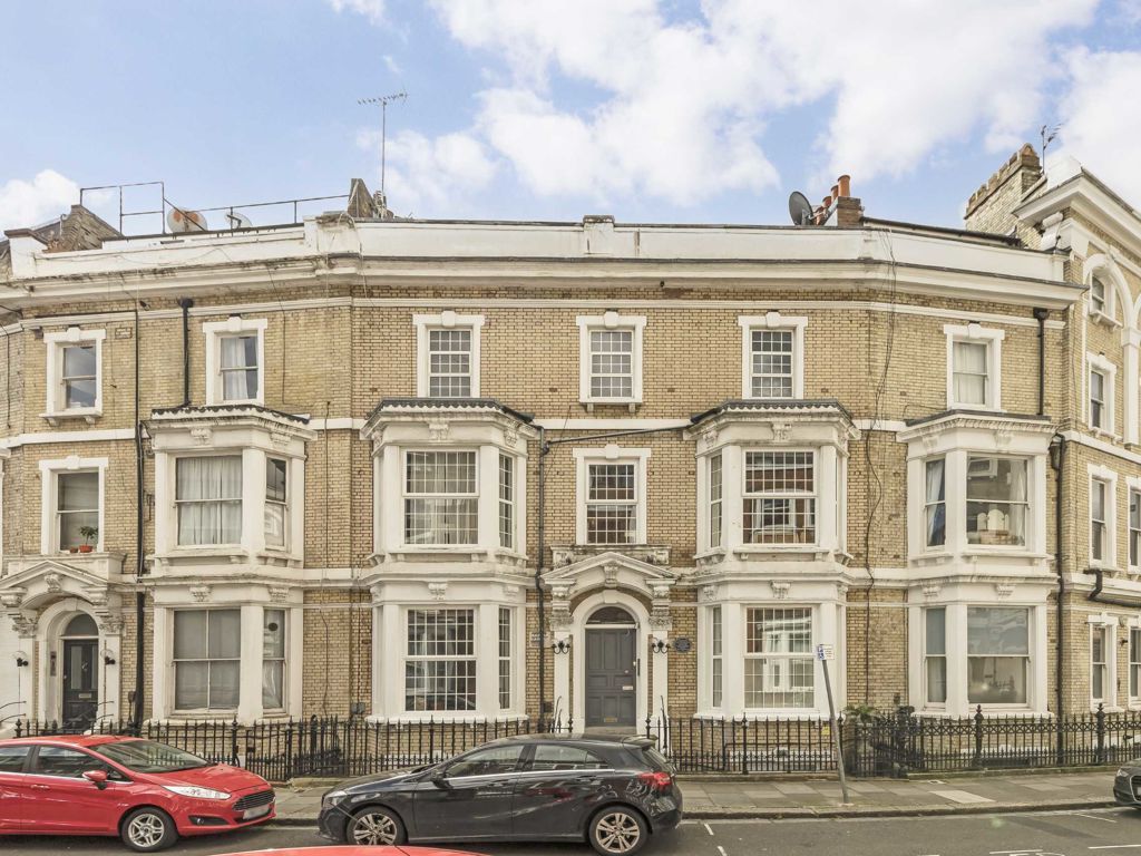 2 bed flat for sale in Beaumont Crescent, London W14, £600,000 - Zoopla