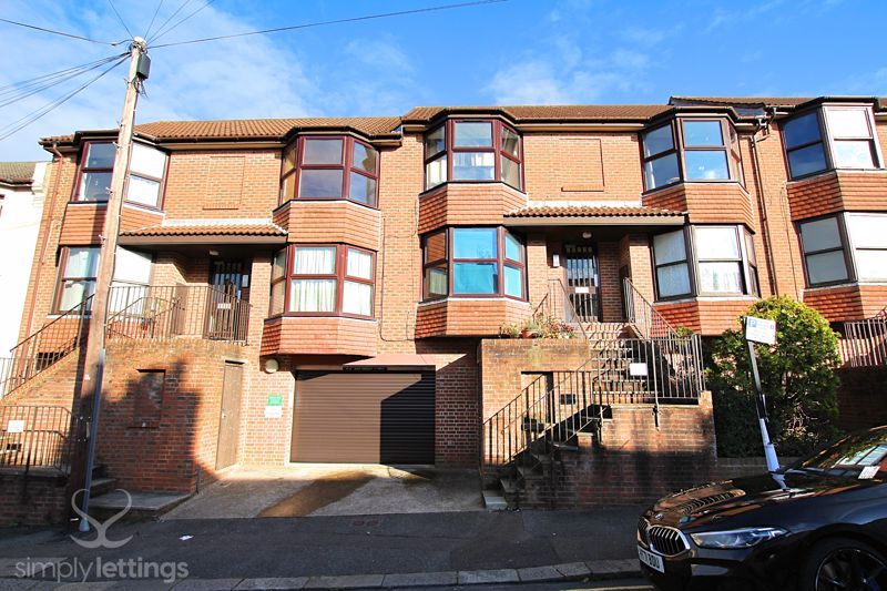 1 bed flat to rent in Bonchurch Road, Brighton BN2, £1,150 pcm Zoopla