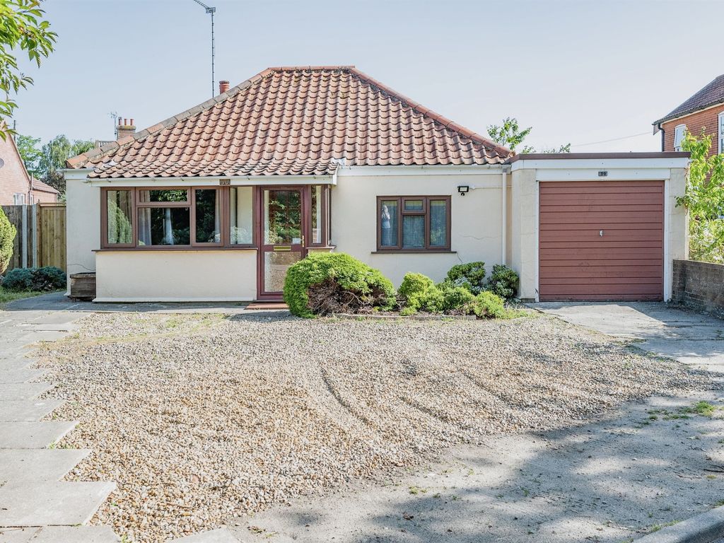 3 bed detached bungalow for sale in Skeyton New Road, North Walsham