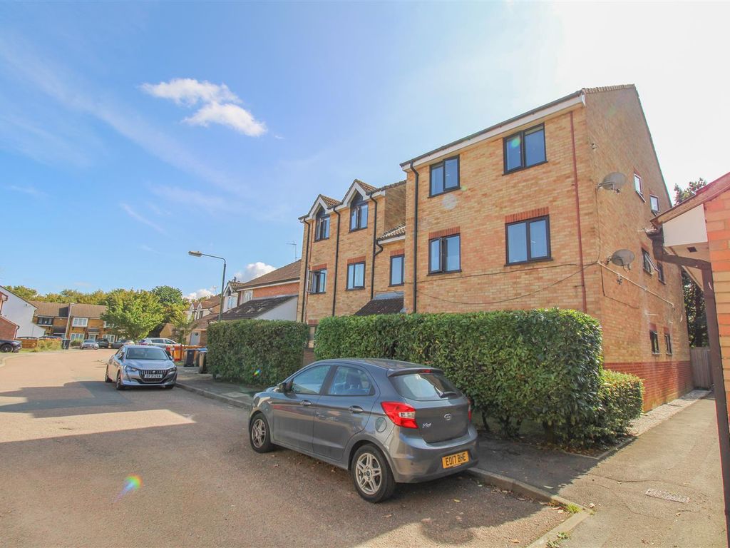 1 bed flat to rent in Markwell Wood, Harlow CM19, £900 pcm Zoopla
