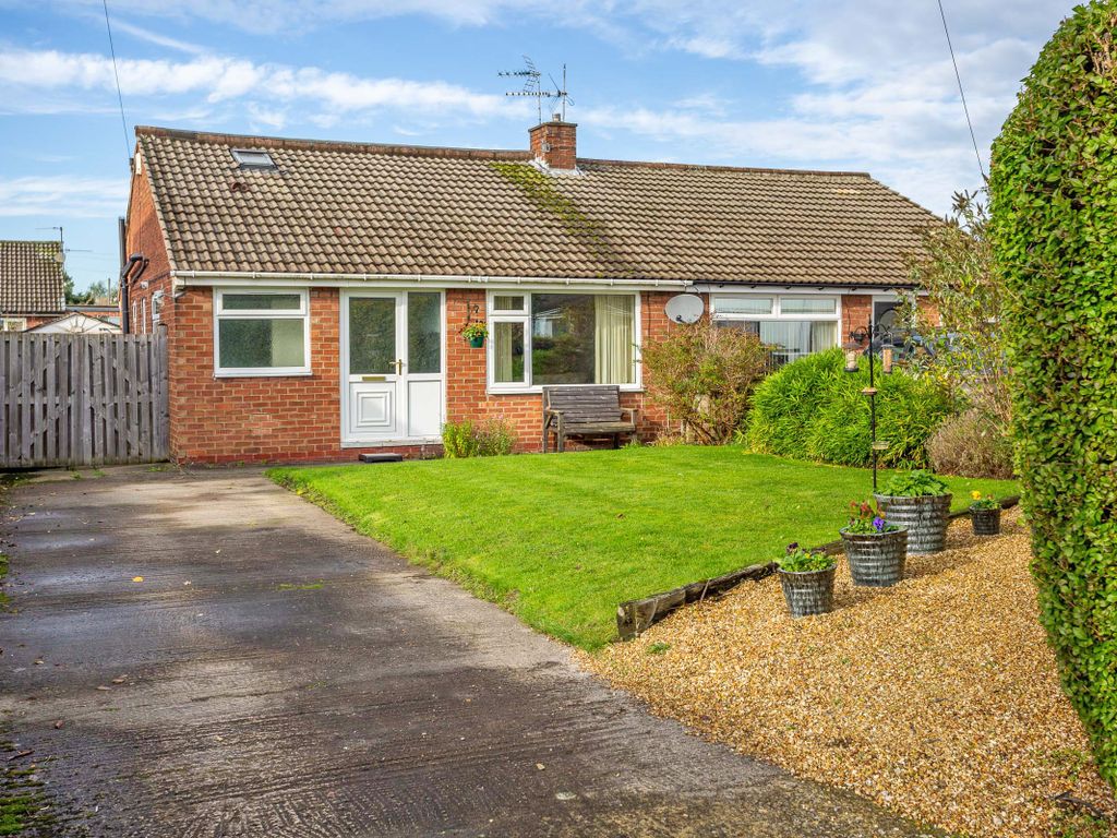 3 bed semidetached bungalow for sale in Bracken Close, Huntington