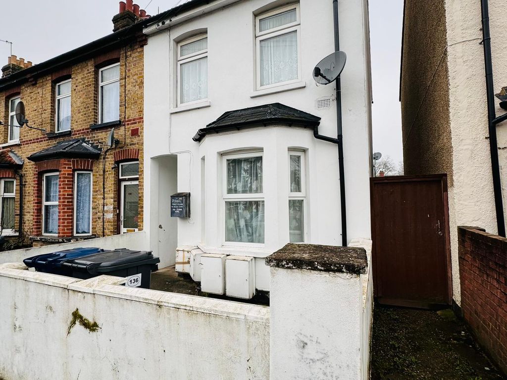 1 bed flat to rent in Regina Road, Southall UB2, £1,300 pcm Zoopla