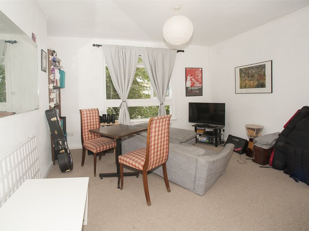 1 bed flat to rent in Sinclair Gardens, Flat 8, Kensington Olympia W14