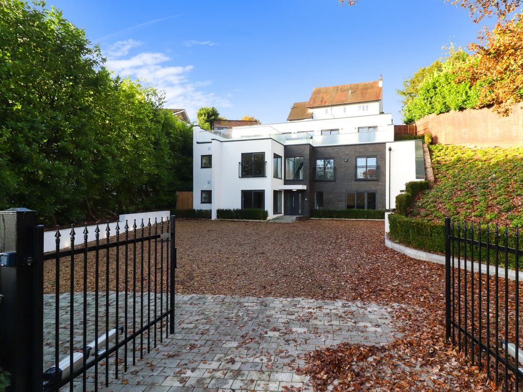 2 bed flat to rent in Mill Lane, Gerrards Cross SL9 Zoopla