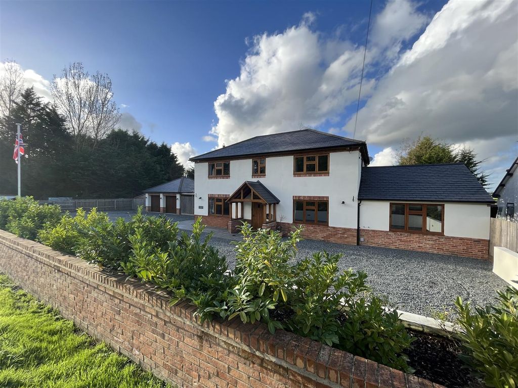 4 bed detached house to rent in Station Fields, Fenny Compton, Southam