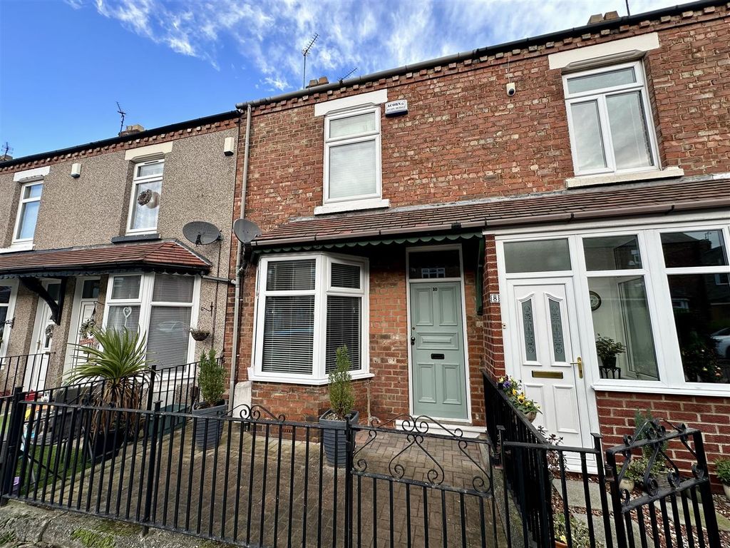 2 bed terraced house to rent in Vine Street, Darlington DL3, £650 pcm