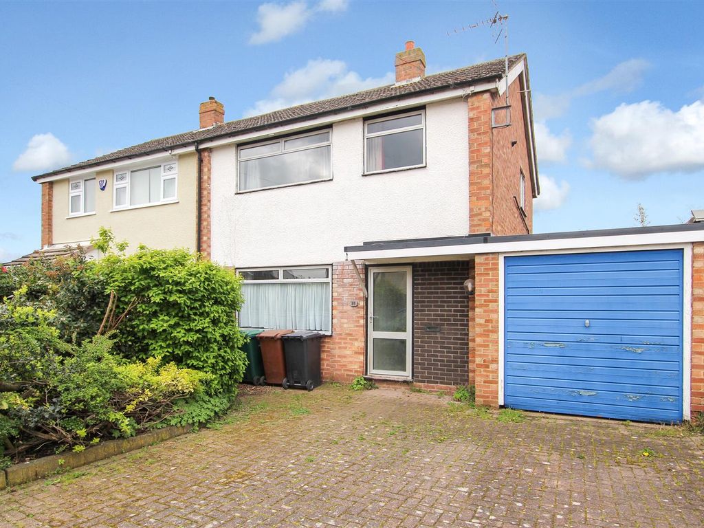 3 bed semidetached house for sale in Chesterfield Drive, Linton